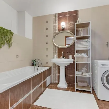 Exclusive In Centre Apartment *