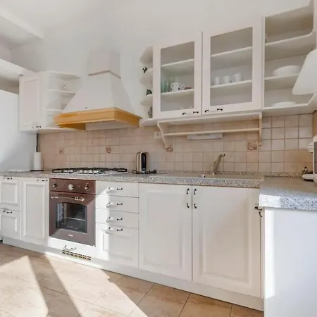 Exclusive In Centre Apartment